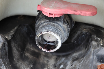 Container for hazardous chemical waste are Leaking from the valve