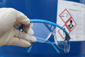 Glasses can prevent chemicals in the laboratory