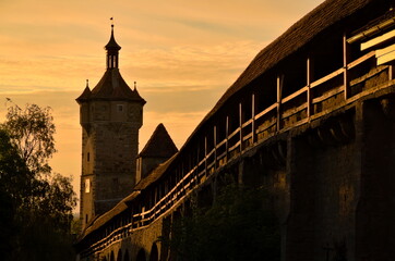 Alte Stadtmauer in der Abendsonne