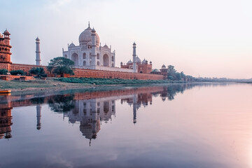 Fototapeta na wymiar Taj Mahal mausoleum in Agra, Uttar Pradesh, India