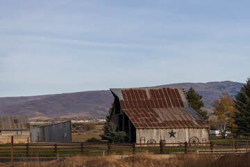 Fototapeta na wymiar Old barn in the countryside