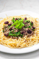 spaghetti with minced meat and red beans