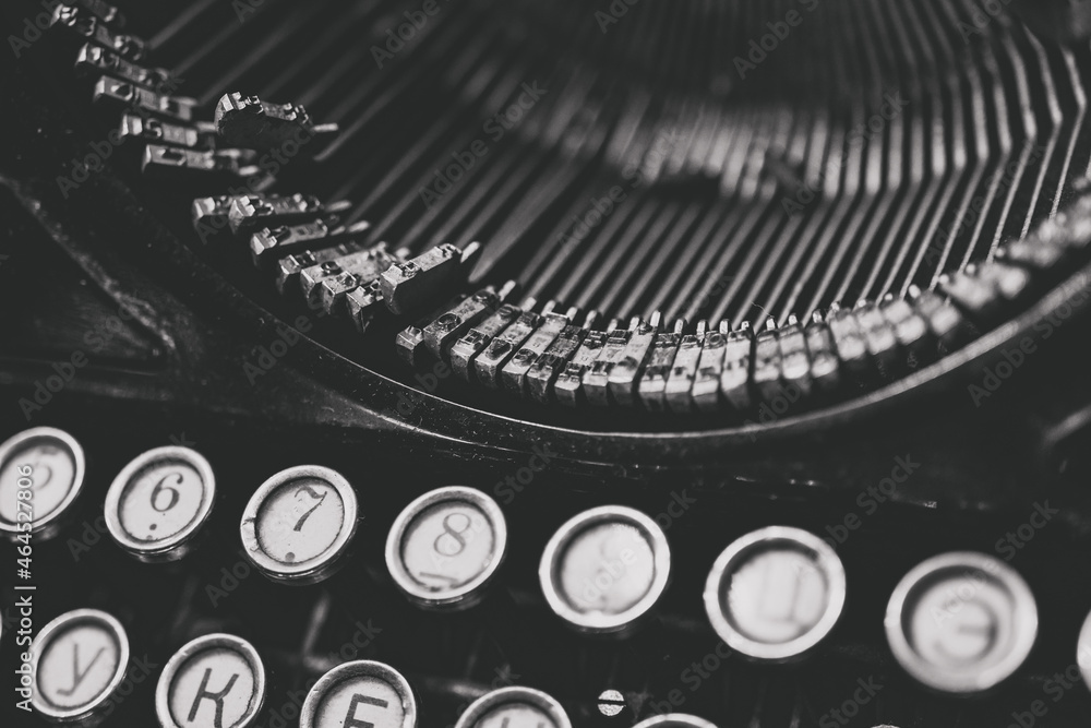 Fototapete letters and numbers on the keys of an old typewriter for typing.
