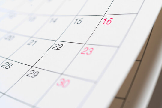 Empty weekday and weekend dates on the desk calendar