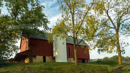 Obraz premium old barn in the countryside