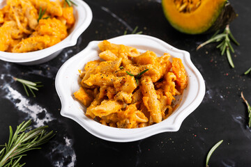Pasta with pumpkin and welnuts, a complete vegetarian dish. Ideal for an autumn lunch