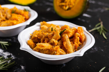 Pasta with pumpkin and welnuts, a complete vegetarian dish. Ideal for an autumn lunch