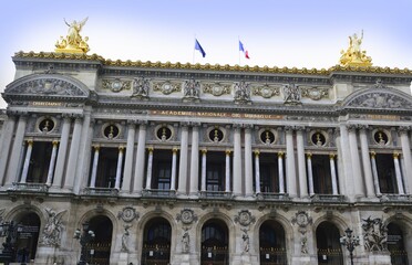 Fototapeta na wymiar Grand Opera in the center of Paris