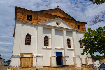 Fototapeta na wymiar Detalhe da Igreja Matriz de Santana em Goiás. Também conhecida como Igreja Inacabada.