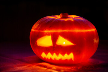 Halloween Kürbis - dunkler Hintergrund