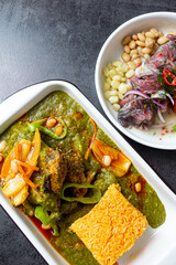 The thickness is a corn and meat stew typical of Peruvian cuisine, accompanied by mackerel ceviche.
