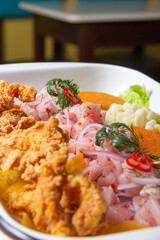 Traditional Peruvian eviction accompanied by fish, corn pancake, sweet potato, canchita and lots of spicy juice.
