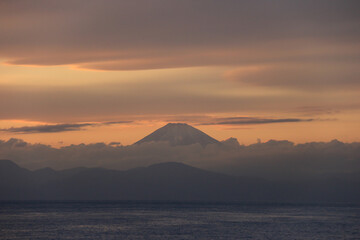 三浦半島　黄昏の城ヶ島から　伊豆半島富士山遠景