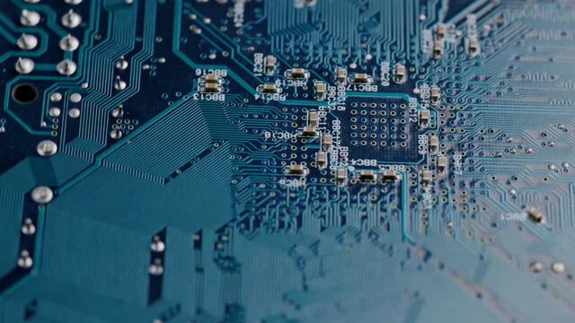 Computer electronic circuit board with radial conductor tracks and SMD capacitors rotating macro