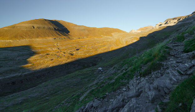 Refugio de Goriz con Monte Perdido al fondo
