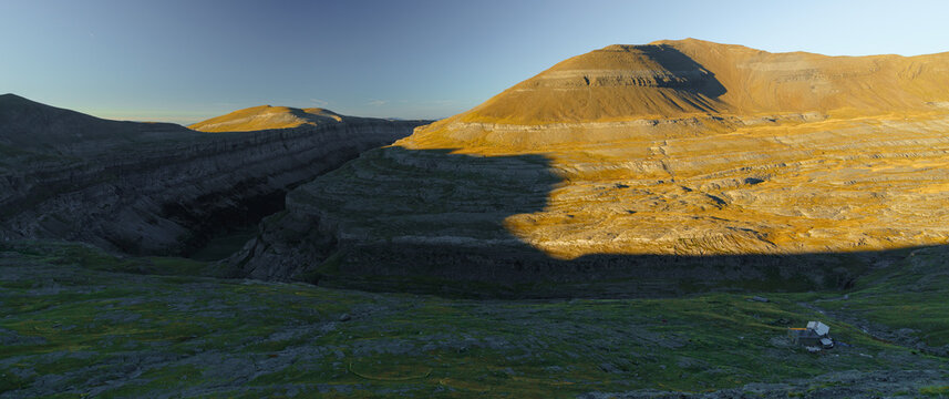 Panor&aacute;mica del valle de Ordesa y del Refugio de Goriz