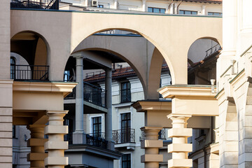 Obraz premium close-up of a stone arch of an ancient building. arch of the bridge