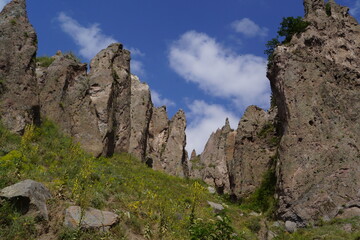 Fototapeta na wymiar アルメニア・ゴリスの丘にある奇岩群