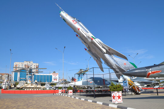 KAMENSK-SHAKHTINSKY, RUSSIA - OCTOBER 04, 2021: Su-17- soviet fighter-bomber in the Patriot Park exposure on a sunny day