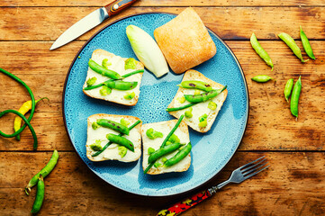 Vegeterian bruschetta with vegetables