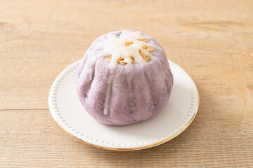 taro bun with white sugar cream and nut