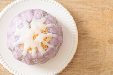 taro bun with white sugar cream and nut