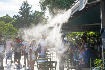 Wassersprayer zur K&uuml;hlung, Athen, Griechenland