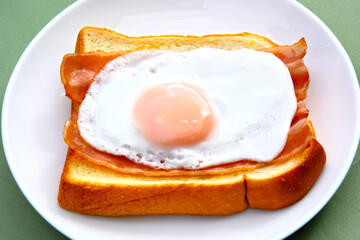 キャンプの朝食