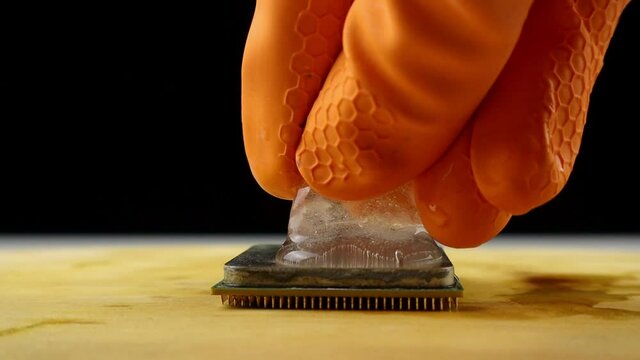  Ice Melting On CPU (Central Processing Unit). Experiment with switching the high temperature conduction on the CPU to a low temperature so that the ice melts very quickly