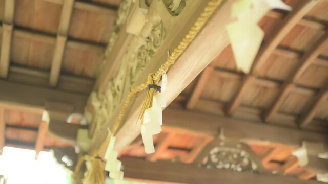 風に揺れる紙垂