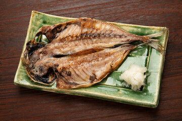 鯵の干物の炭火焼
