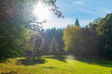 jesienny park w Polanicy-Zdrój