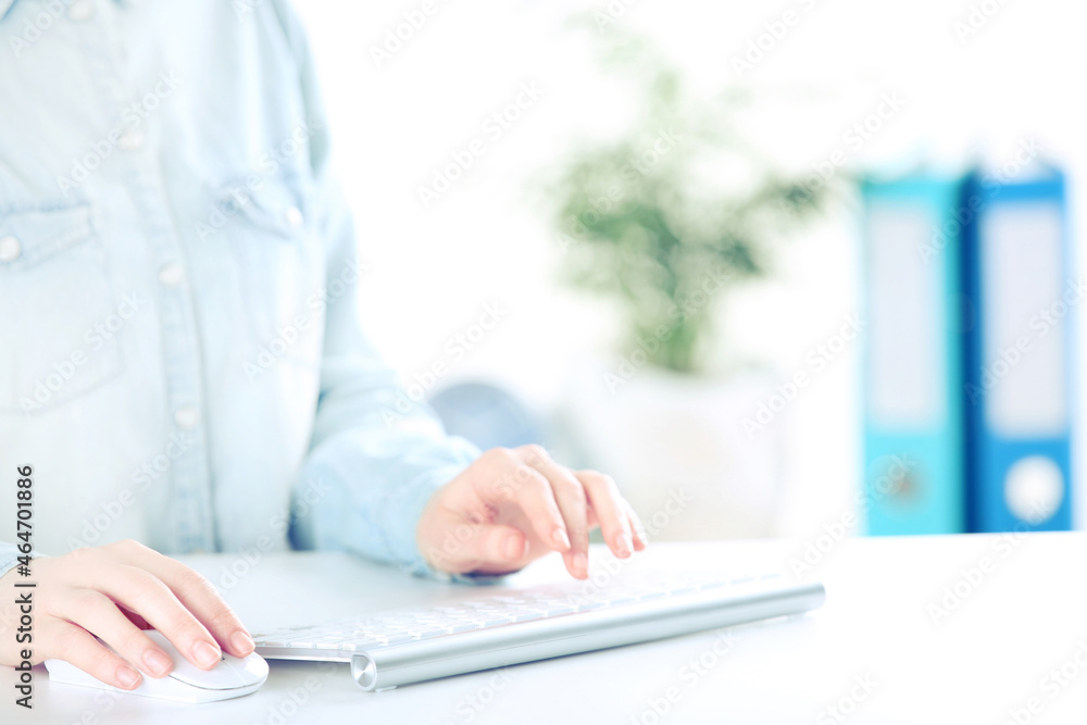 Fototapete Female hands using mouse and typing on computer keyboard