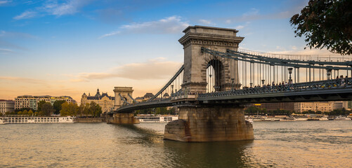 Fototapeta premium Chain bridge on Danube river in Budapest