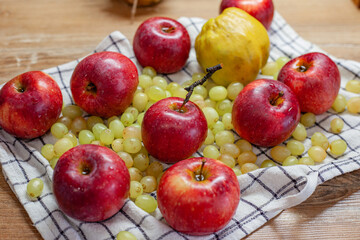 Naklejka na ściany i meble Organic apples and grapes kitchen