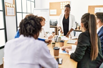 Obraz premium Group of business workers listening african american boss woman conference at the office.
