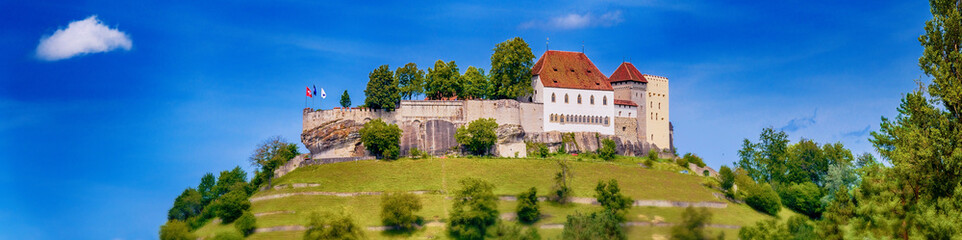 Fototapeta na wymiar Schloss Lenzburg im Aargau, Schweiz