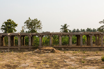 インド　ハンピの建造物群のクリシュナ寺院前のバザール