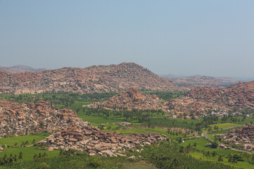 Fototapeta na wymiar インド　ハンピのハヌマーン寺院、通称モンキーテンプルの丘から望む風景