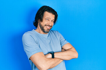 Middle age caucasian man wearing casual clothes looking to the side with arms crossed convinced and confident