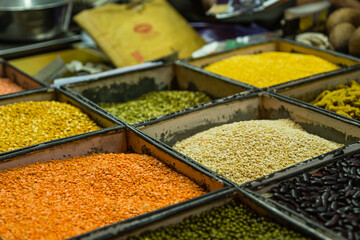インドの店で売られているスパイス