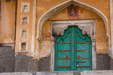 インド　ジャイプルの民家のドア