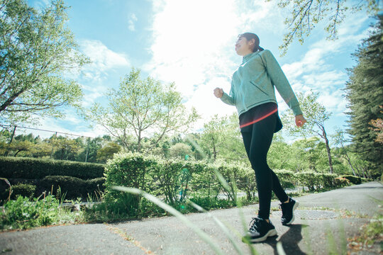 ウオーキング」の写真素材 | 106,979件の無料イラスト画像 ...