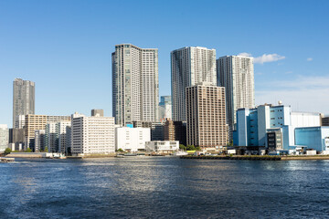 東京湾の風景　ベイリアの高層マンション