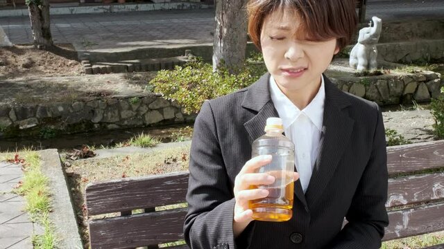 味覚障害の女性　