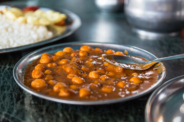 インドのカレーの定食ターリー