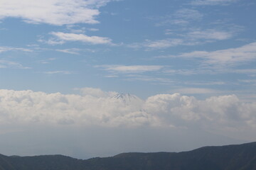 Naklejka na ściany i meble 雲に埋もれる富士山
