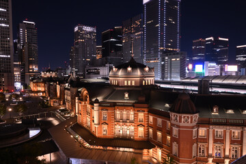 東京駅丸の内駅前広場の夜景