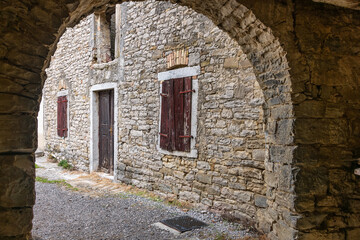 Fototapeta na wymiar Picturesque views of the old famous village Draguć, in northern Istria, Croatia