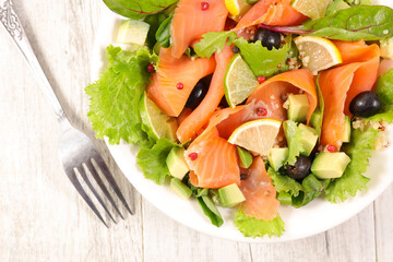 lettuce with smoked salmon and lemon